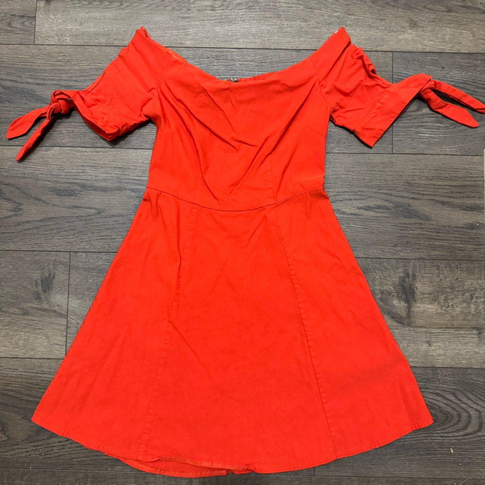 Essue Vibrant Red Off-Shoulder Dress